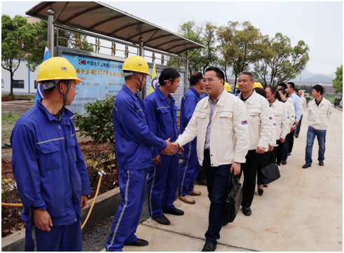 何玉文帶隊(duì)慰問中南分公司長(zhǎng)煉大檢修員工