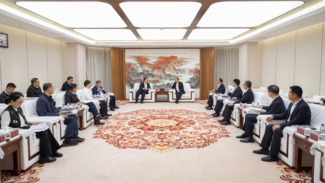 莫鼎革與北京市東城區(qū)委書記孫新軍舉行會(huì)談