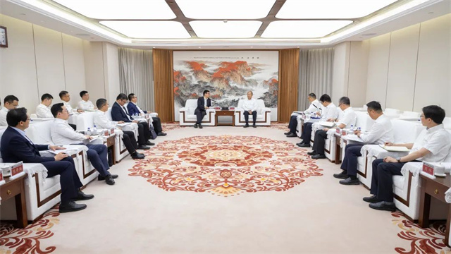 莫鼎革會見上海電氣集團黨委書記、董事長吳磊