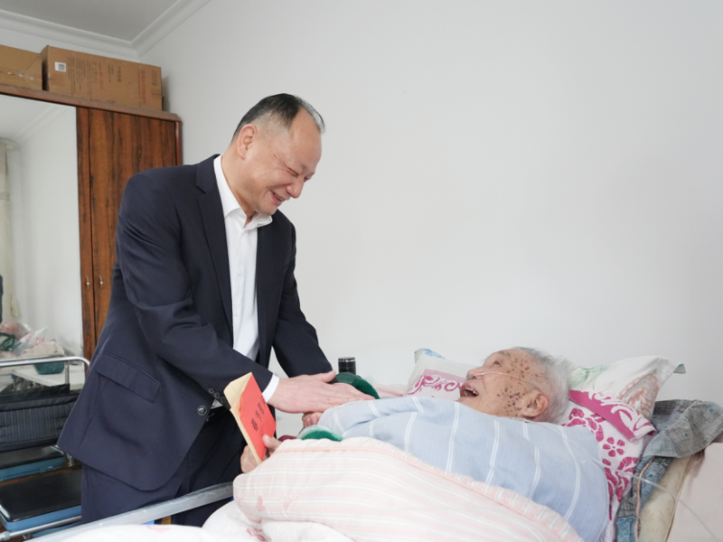 四化建黨委開展春節走訪慰問活動